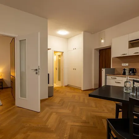 Aparthotel Latran 98 By Lh