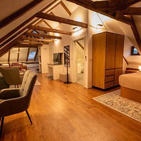 Latran 98 By Lh Aparthotel Cesky Krumlov